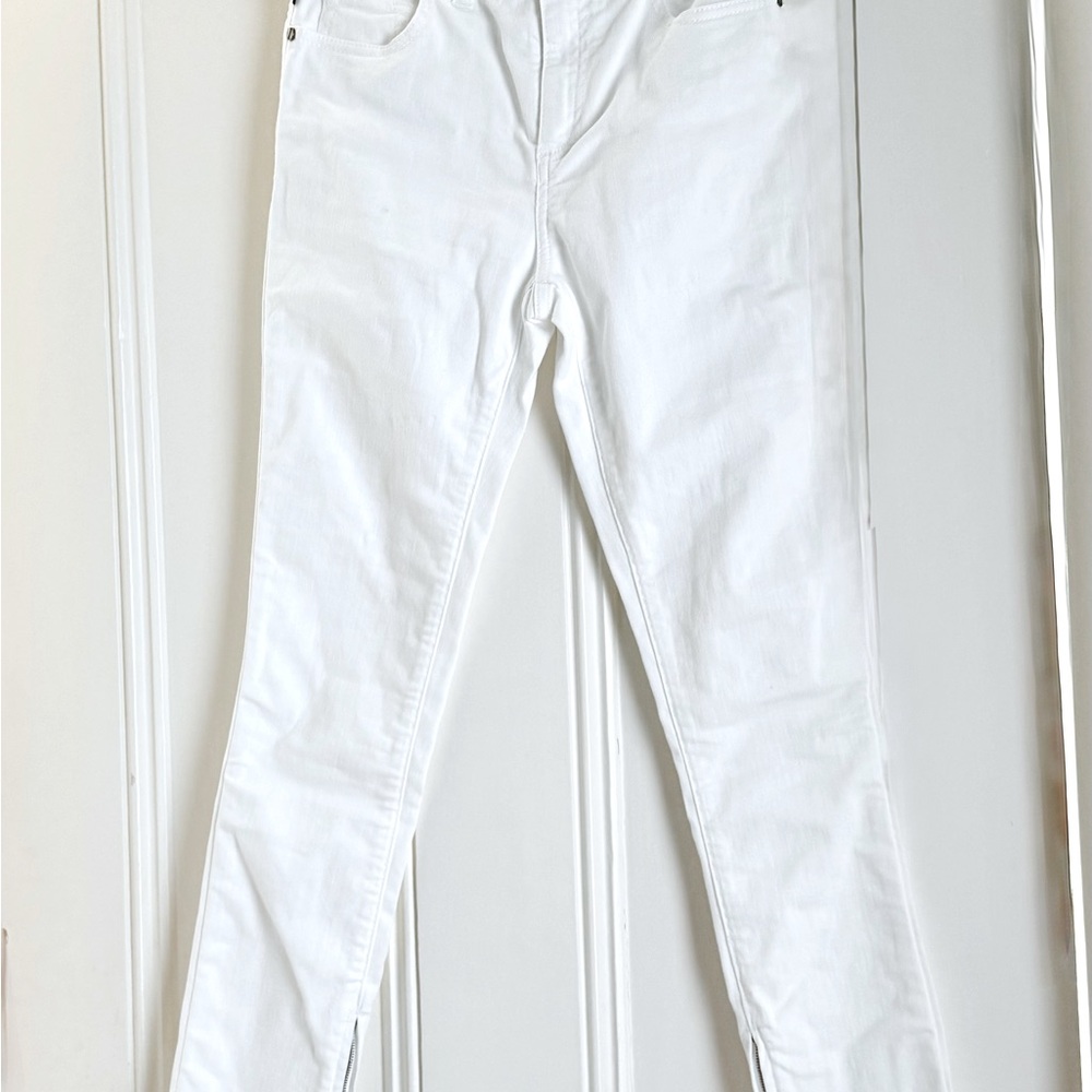 Stunning sexy rare Tom Ford Skinny Leg White Jeans zippered @ bottom size 24-25